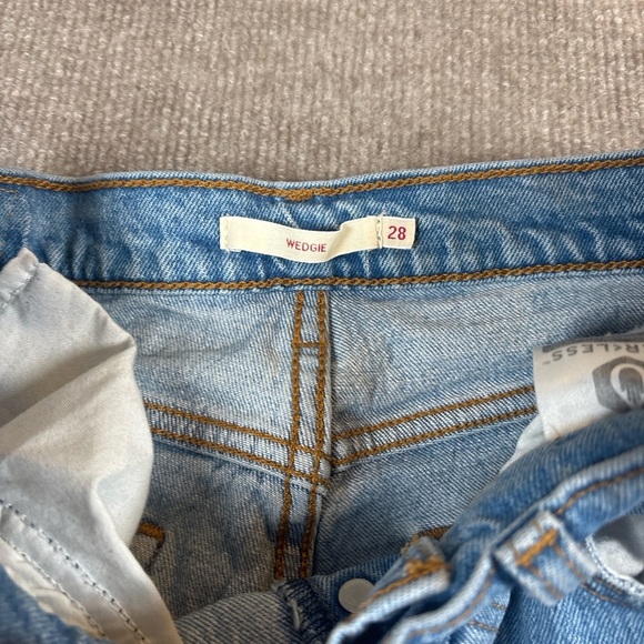 Levi’s Premium Wedgie Fit High Rise Straight Leg Jeans Distressed Women’s 28 - Picture 3 of 6